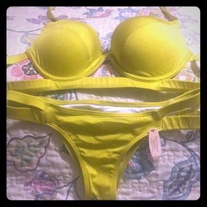 Victoria’s Secret bikini